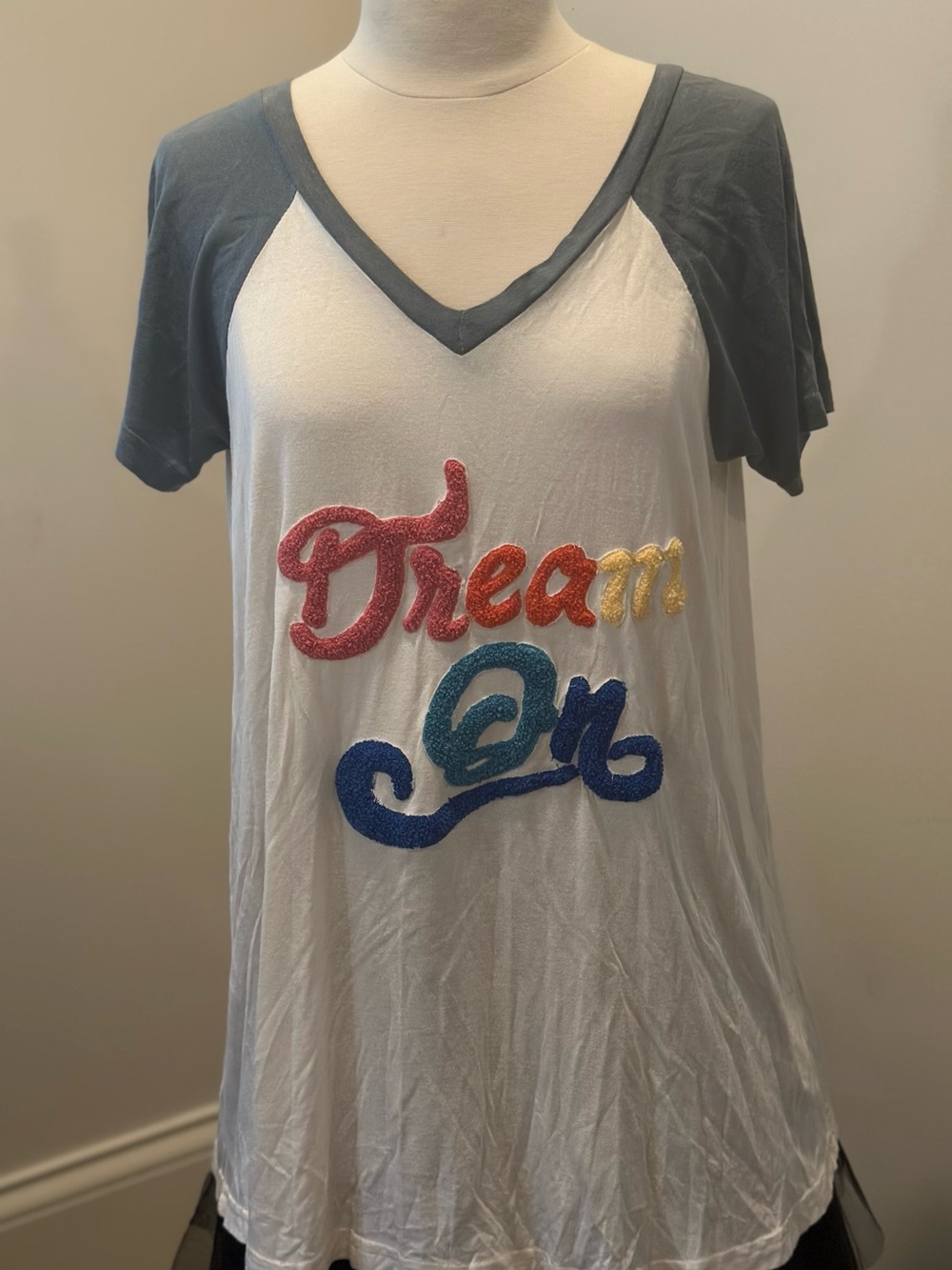 Judith March Dream On Graphic Tee Size Small Boho V-Neck